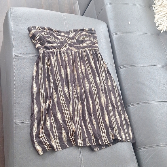 Billabong - Picture 1 of 1